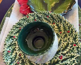 Holiday dishwares