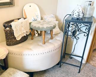 Half-moon upholstered bench, side table