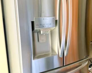 LG French door fridge with bottom drawer freezer