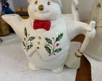 Lenox Christmas tea pot