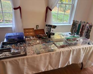 LARGE SELECTION OF COSTME JEWELRY