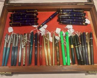 LARGE COLLECTION OF FOUNTAIN PENS