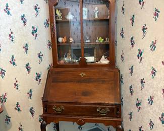 Queen Anne-style secretary 