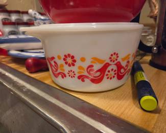 Vintage friendship pyrex bowl