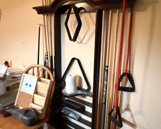 WallMounted Billiard Cue Rack