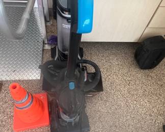 Hoover MAXLife PowerDrive Swivel XL Pet Upright Vacuum second image
