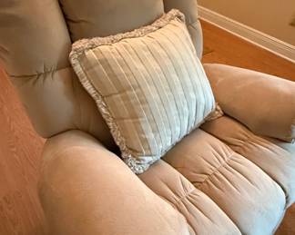 LaZBoy Recliner with Accent Pillow