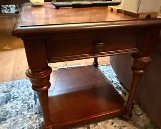 Traditional TurnedLeg End Table with Drawer