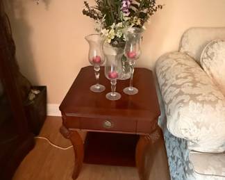 Traditional Mahogany End Table