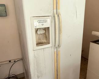 General Electric SidebySide Refrigerator