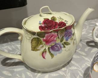 Vintage Tea Pot $15