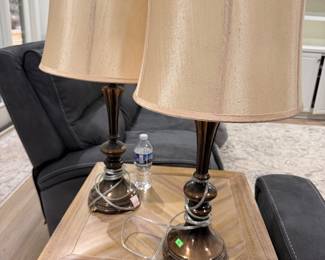 Metal base pair of lamps. Vintage and fully functioning $20