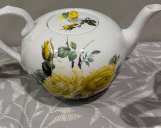 Vintage yellow rose tea pot $12