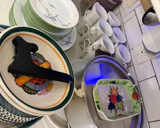 Corelle Wild iris 12 piece set (no bowls) $20