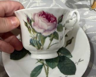 Vintage tea cup and saucer $6