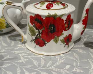 Vintage Poppy Tea Pot $12