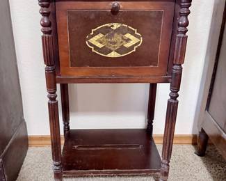 Smoke Stand / Metal interior 