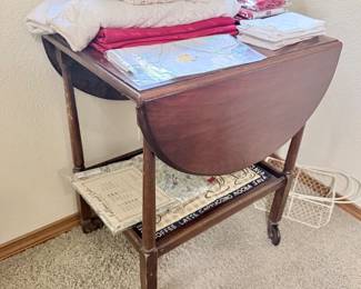 Tea Trolley w/wheels / drop leaf