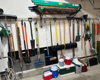 Yard hand tools