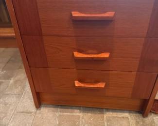 3 drawers 
