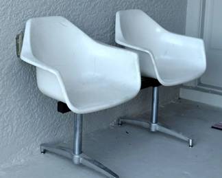 Shell chair bench