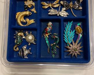 Jewelry, Brooches 