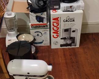 Assorted small appliances
