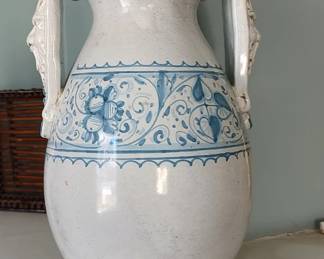 Ceramic vase w lid
