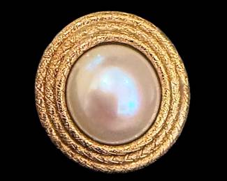 Pearl and 14k gold ring. 