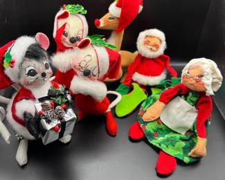 For the Annalee collectors, a great selection of charming Christmas characters. 
