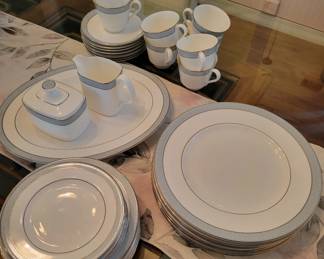 Royal Doulton "Etude", serv. for 8
