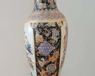 Large oriental vase & stand