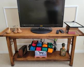 Vizio t.v. & sofa table