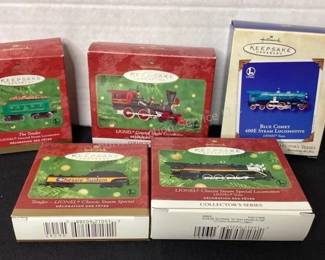 Hallark train Lionel ornamnets