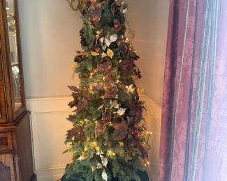 Slim pre decorated tree with urn