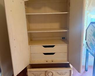 Armoire-opened