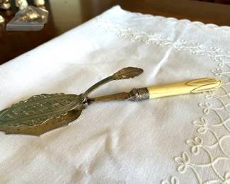 Victorian "pie server"