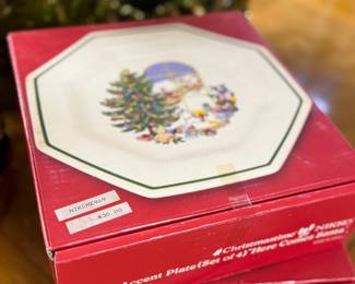 NIcco Christmas plates in original plates 