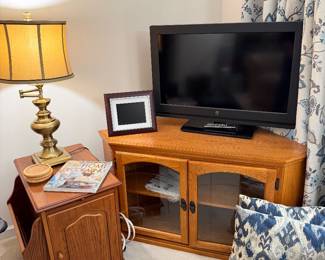 Oak corner tv stand approx 42" across, plus Stifel lamp, and oak end table w/ magazine rack