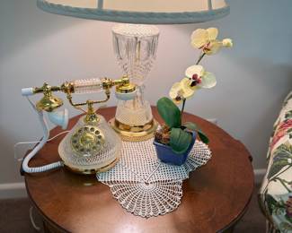 Round drexel end table