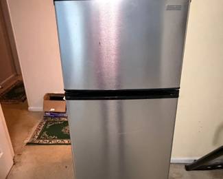 Stainless steel compact refrigerator with freezer