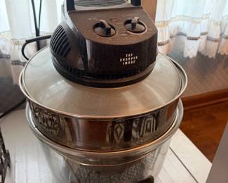 Halogen tabletop convection oven with chrome bowl