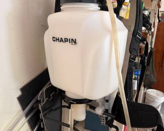 Chapin backpack sprayer for lawn and garden