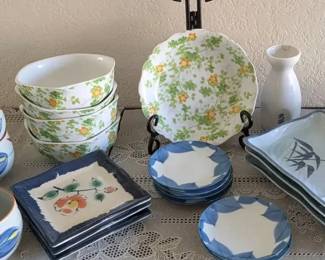 Japanese Floral  LeafMotif Porcelain Dinnerware Lot  Bowls, Plates  Trays