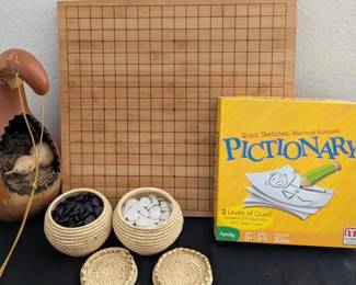 Vintage Bamboo Go Board Game Set with Gourd Bird Decor and Pictionary Game