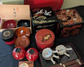 Fine Japanese Yamanaka Nuri Lacquerware Set with Makie Jubako Boxes