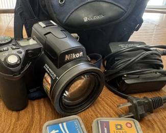 Classic Nikon Coolpix 8800 8MP Digital Camera Kit with LeZura Case and Charger
