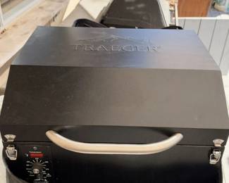 Portable Traeger Wood Pellet Grill Smoker Tabletop with Carry Bag Digital Dial