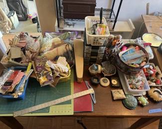 Handy Sewing Notions Lot Thread Spools Pincushions Yarn Cutting Mats Fairgate