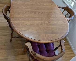 Spacious Colonial Oval Extension Dining Table with 4 Captains Chairs